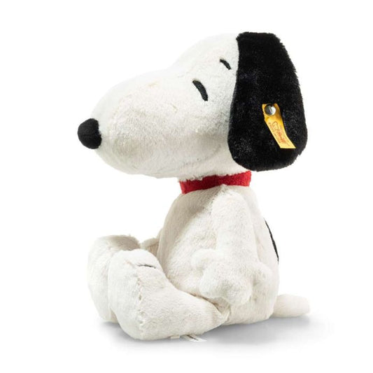 Snoopy Sitting